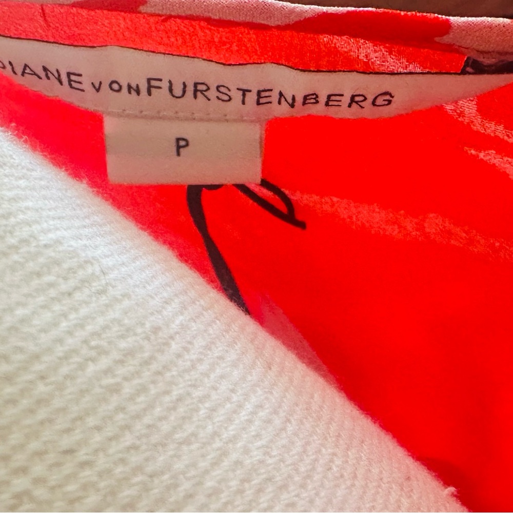 Diane Von Furstenberg Red and White Flutter Sleeve Blouse - Picture 9 of 9